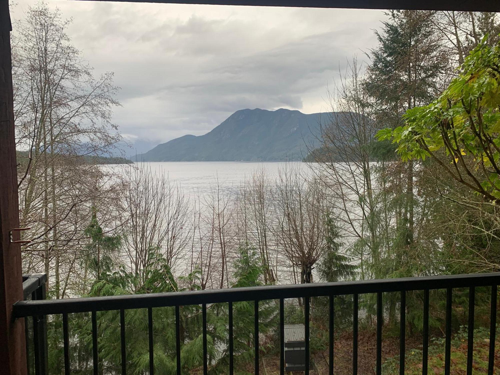 Shoreside Private Room Sechelt Exterior photo